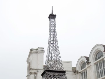 Эйфелева башня высотой 12 метров - фото 2